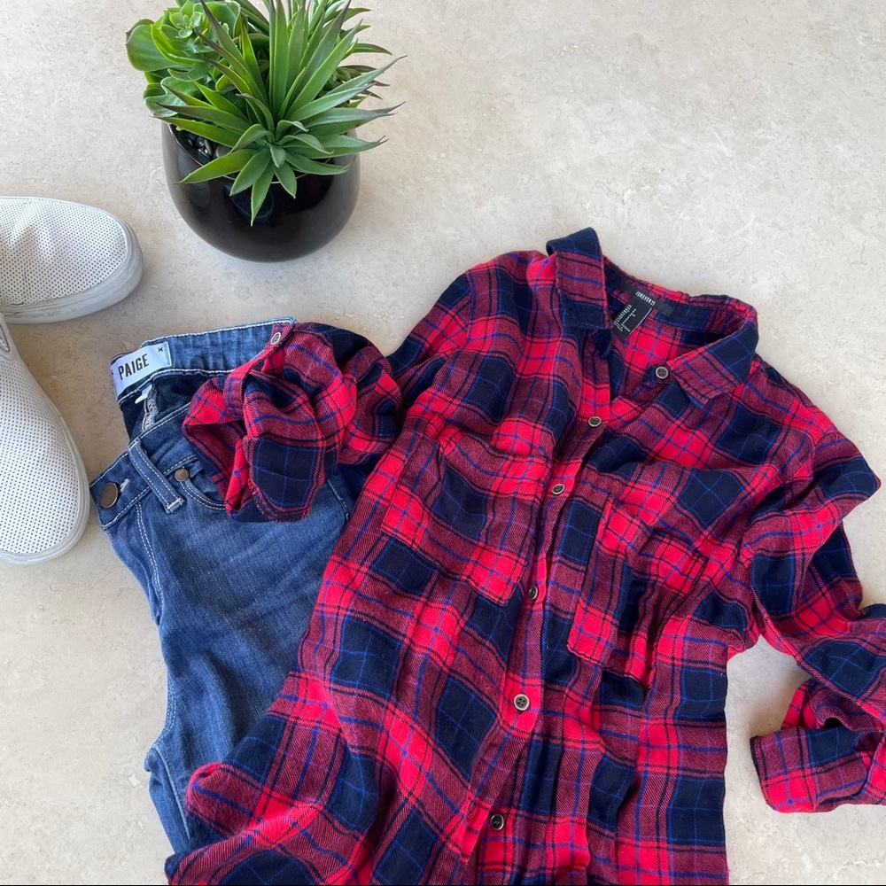 💥Make An Offer💥 Red Plaid Flannel Shirt with Button-Up Sleeves